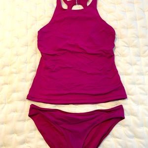Athleta Maldives tankini. Fuchsia.  Top size 38D/DD, bottom size L.